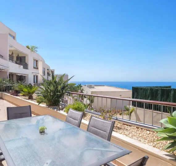 Sale of ground floor apartment in Altos de los Monteros