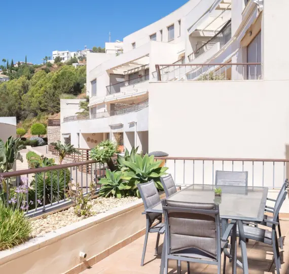 Sale of ground floor apartment in Altos de los Monteros