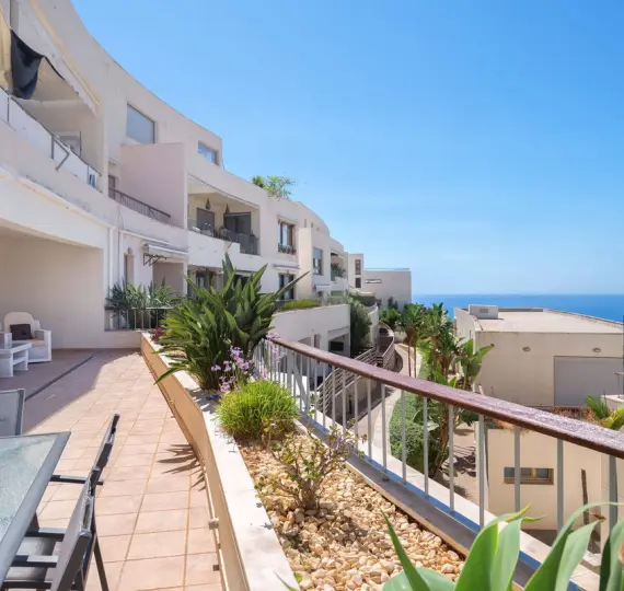 Sale of ground floor apartment in Altos de los Monteros