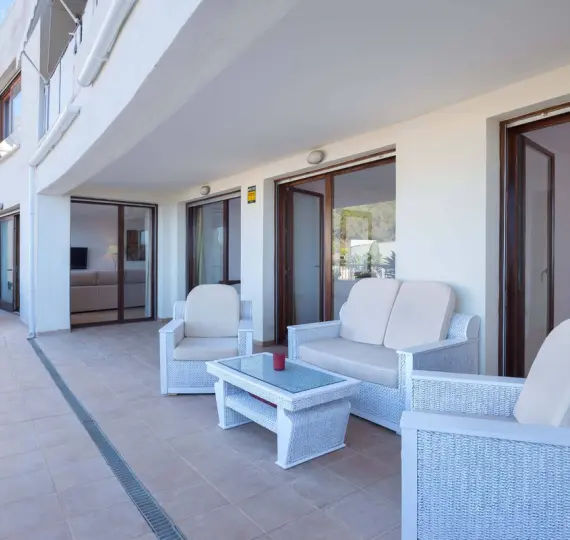 Sale of ground floor apartment in Altos de los Monteros