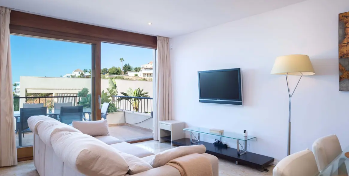 Sale of ground floor apartment in Altos de los Monteros 8