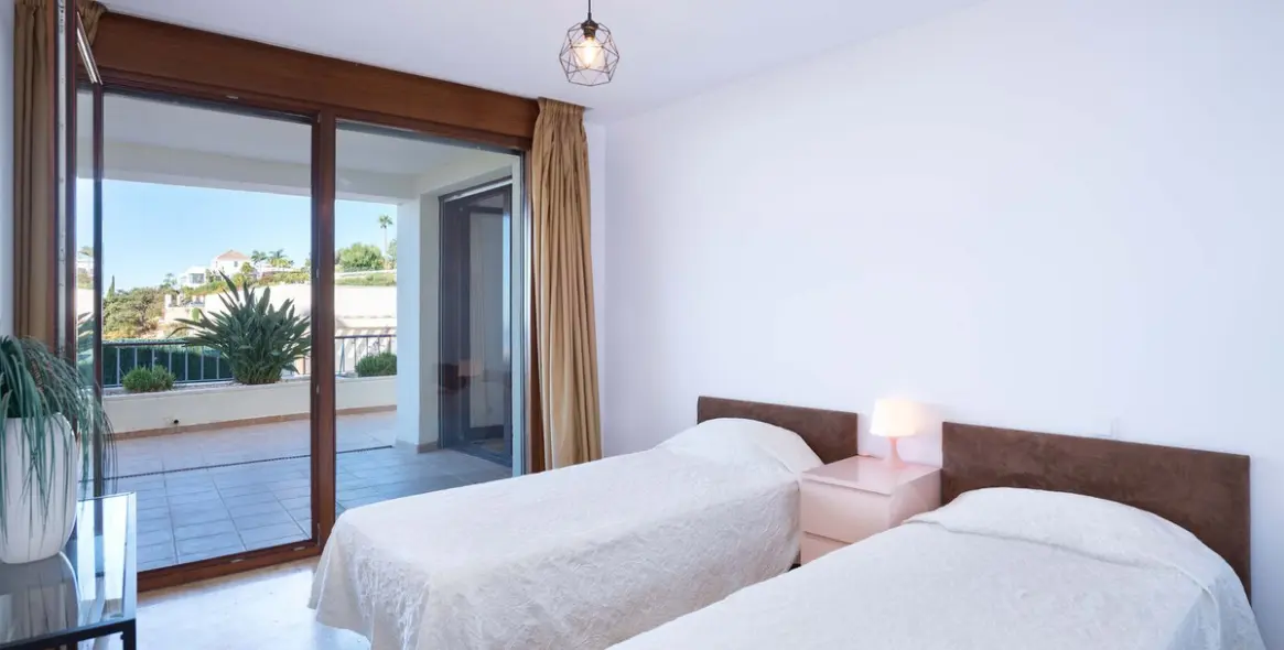 Sale of ground floor apartment in Altos de los Monteros 15