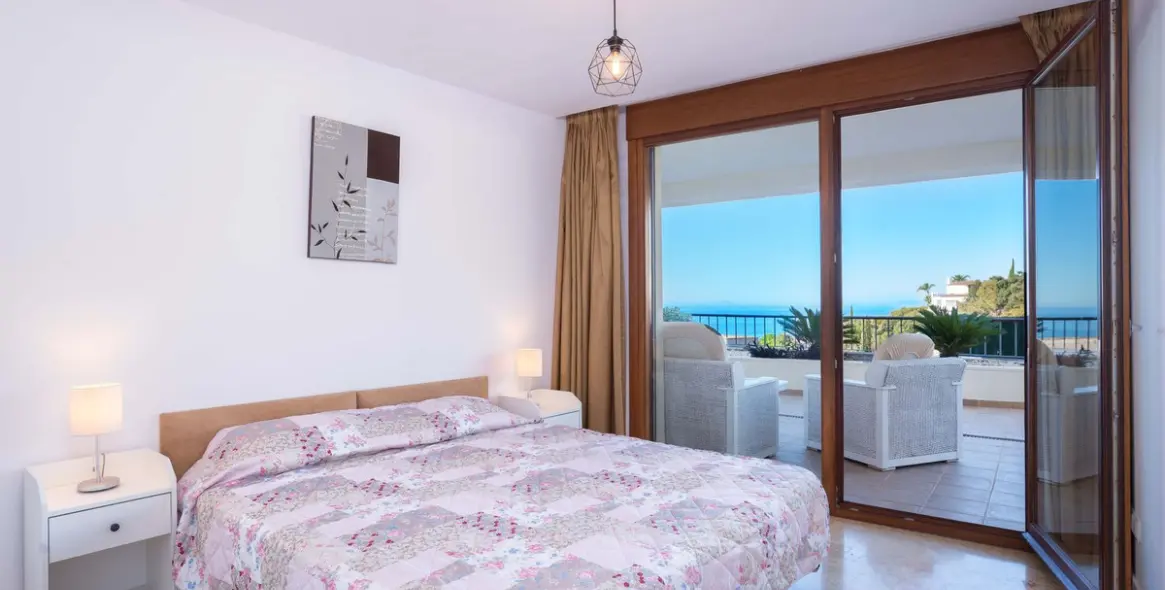 Sale of ground floor apartment in Altos de los Monteros 17