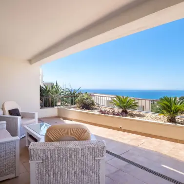 Продажа апартаментов на первом этаже в Altos de los Monteros