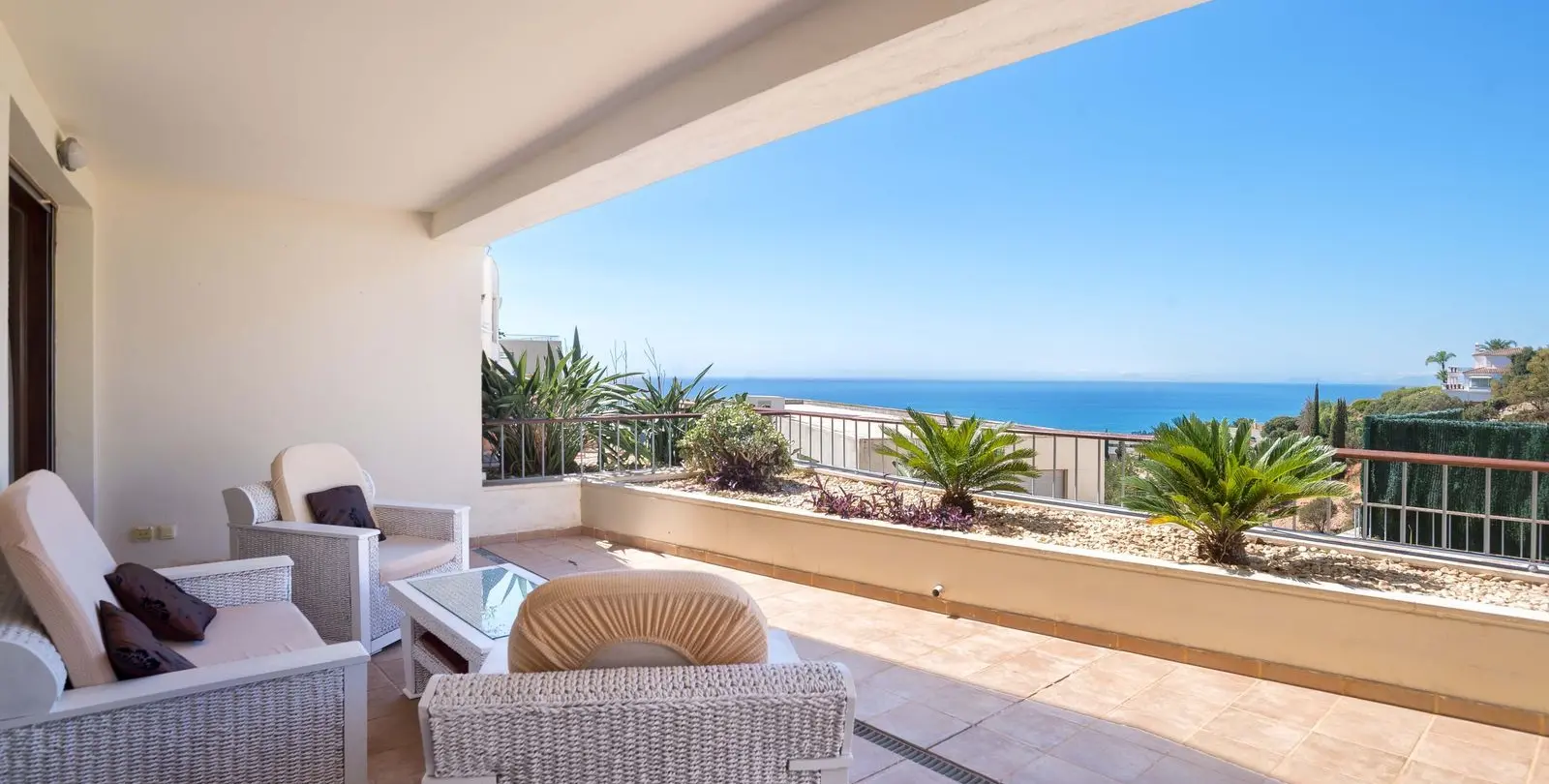 Продажа апартаментов на первом этаже в Altos de los Monteros 1