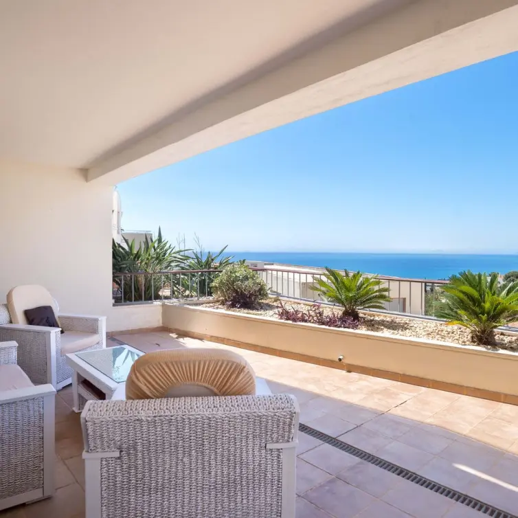 Продажа апартаментов на первом этаже в Altos de los Monteros
