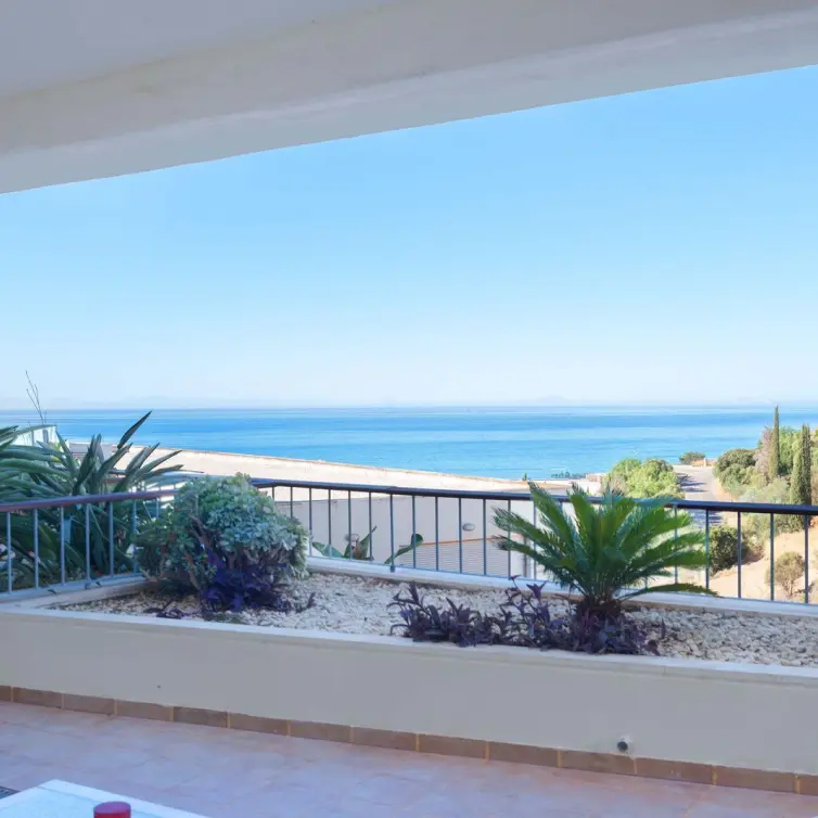 Продажа апартаментов на первом этаже в Altos de los Monteros