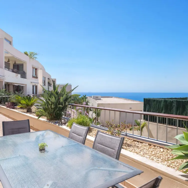 Продажа апартаментов на первом этаже в Altos de los Monteros