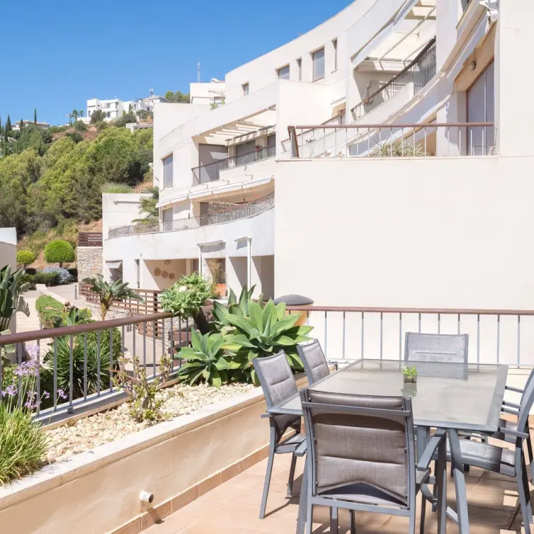 Продажа апартаментов на первом этаже в Altos de los Monteros