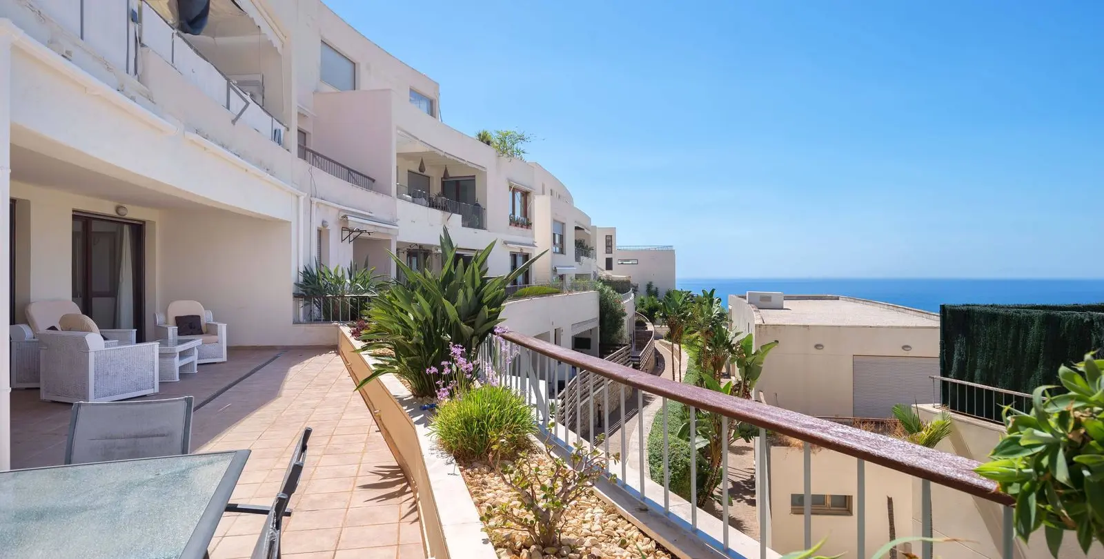 Продажа апартаментов на первом этаже в Altos de los Monteros 5