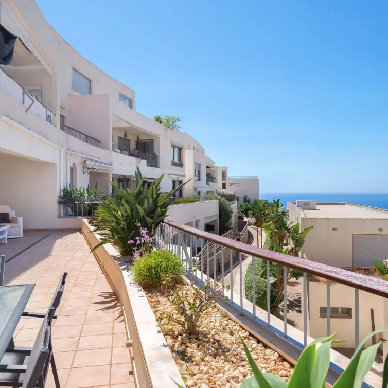 Продажа апартаментов на первом этаже в Altos de los Monteros