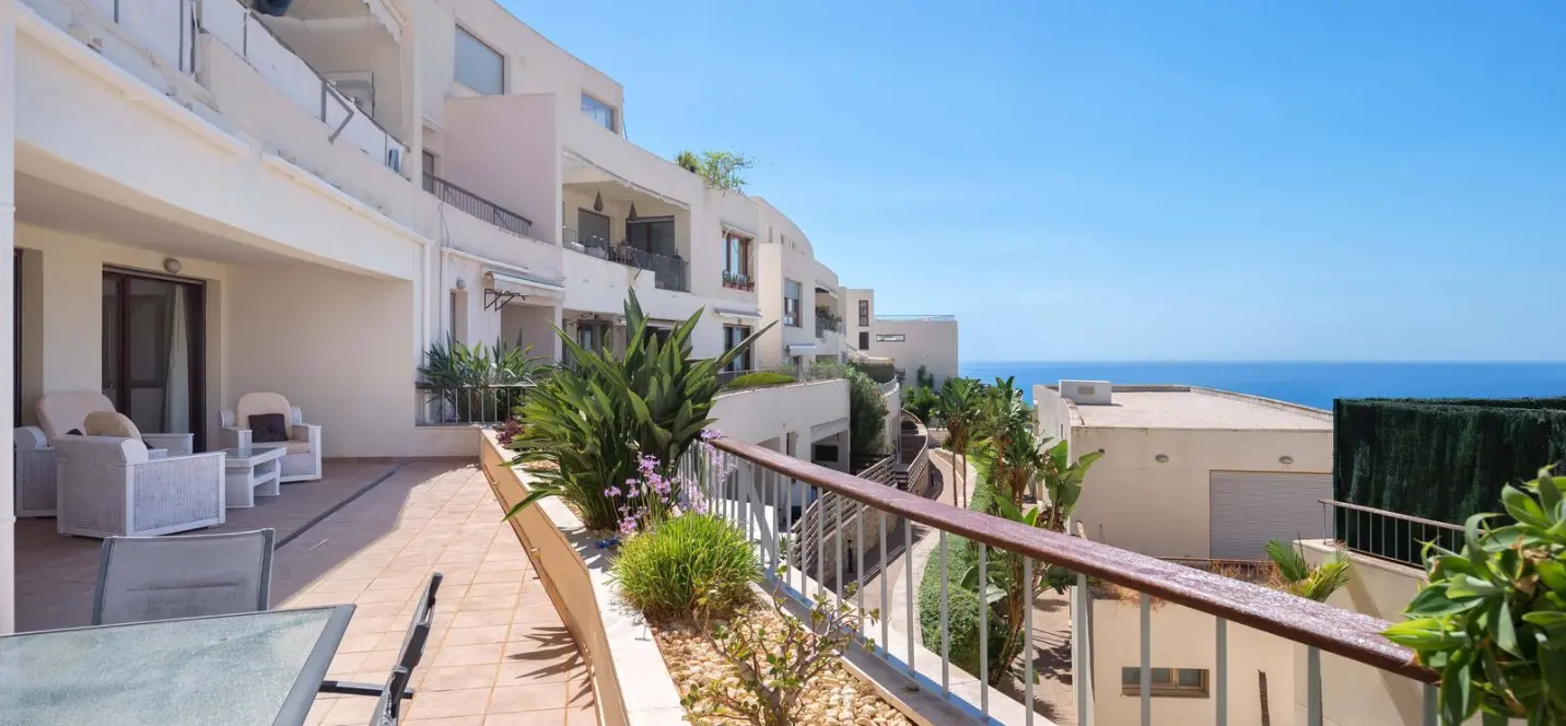Продажа апартаментов на первом этаже в Altos de los Monteros 4