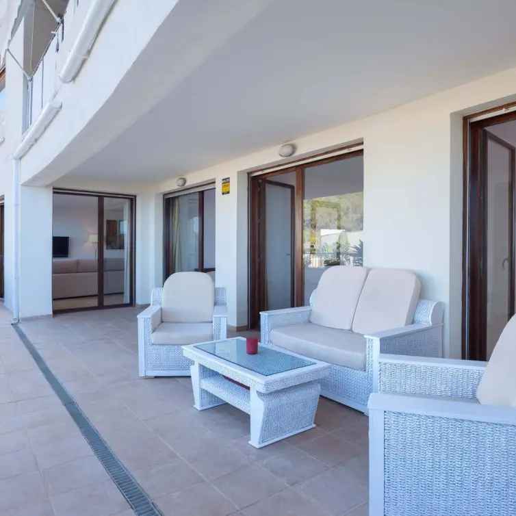 Продажа апартаментов на первом этаже в Altos de los Monteros