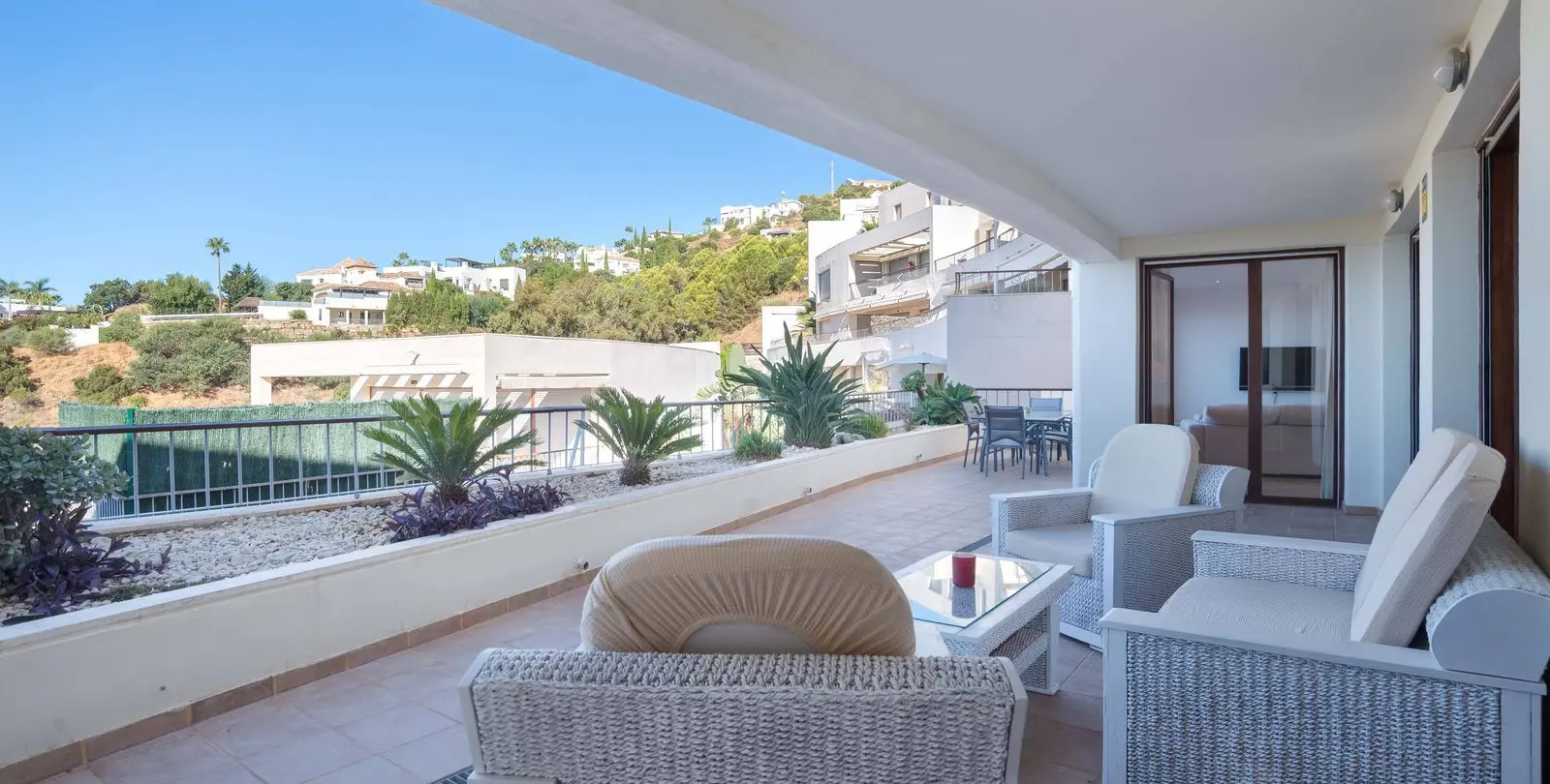 Продажа апартаментов на первом этаже в Altos de los Monteros 7