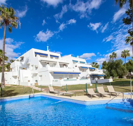 Продажа апартаментов на первом этаже в Nueva Andalucía