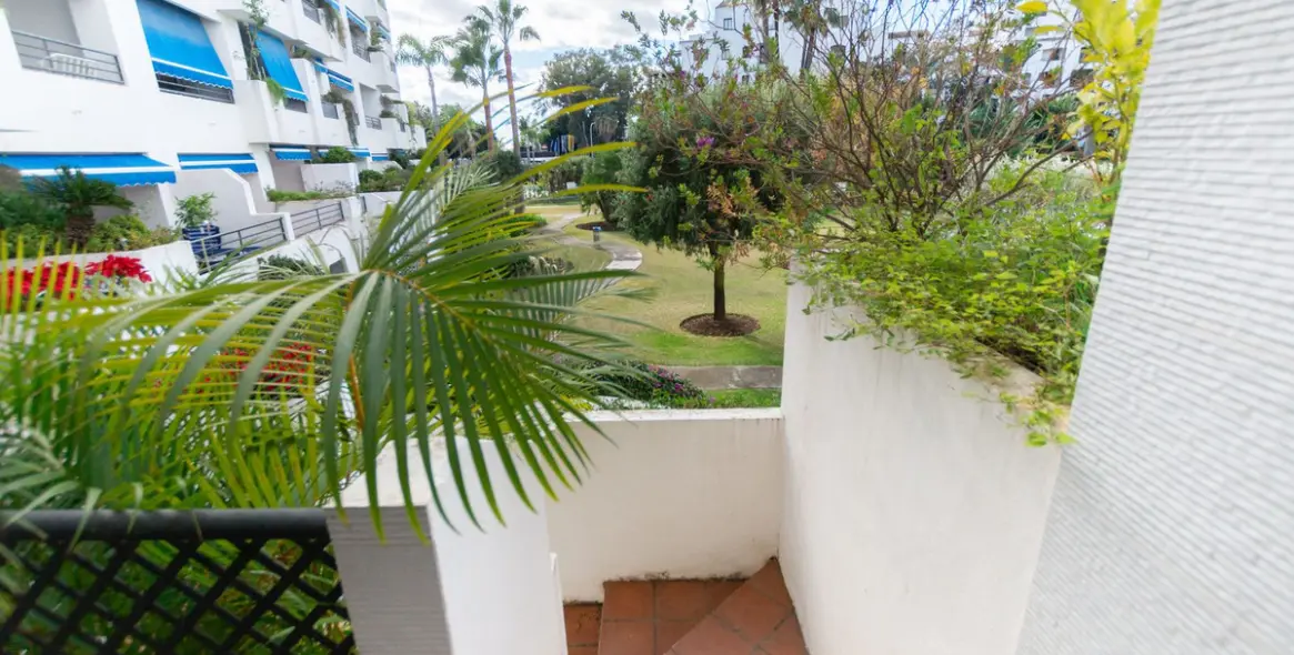 Продажа апартаментов на первом этаже в Puerto Banús 18