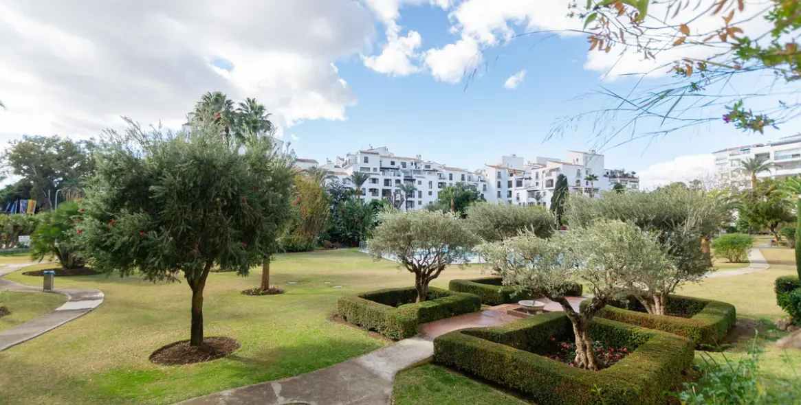 Sale of ground floor apartment in Puerto Banús 27
