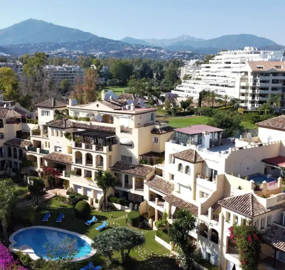 Venta de ático en Guadalmina Alta