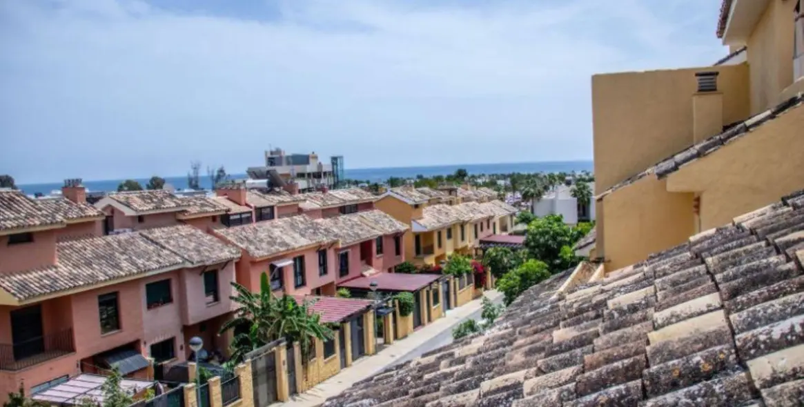 Продажа двухуровневых апартаментов в Costalita 1