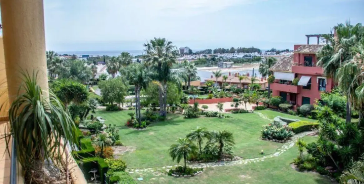 Продажа двухуровневых апартаментов в Costalita 5