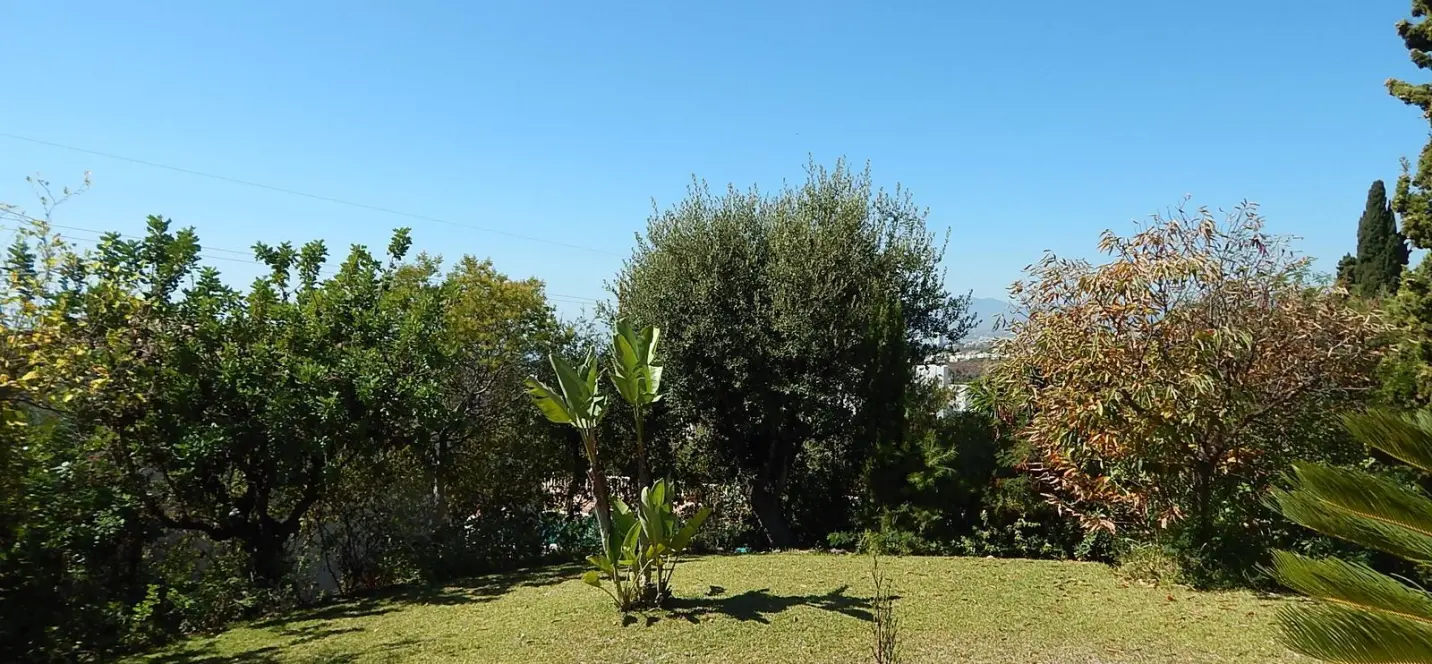 Продажа  жилого участка в Marbella 0