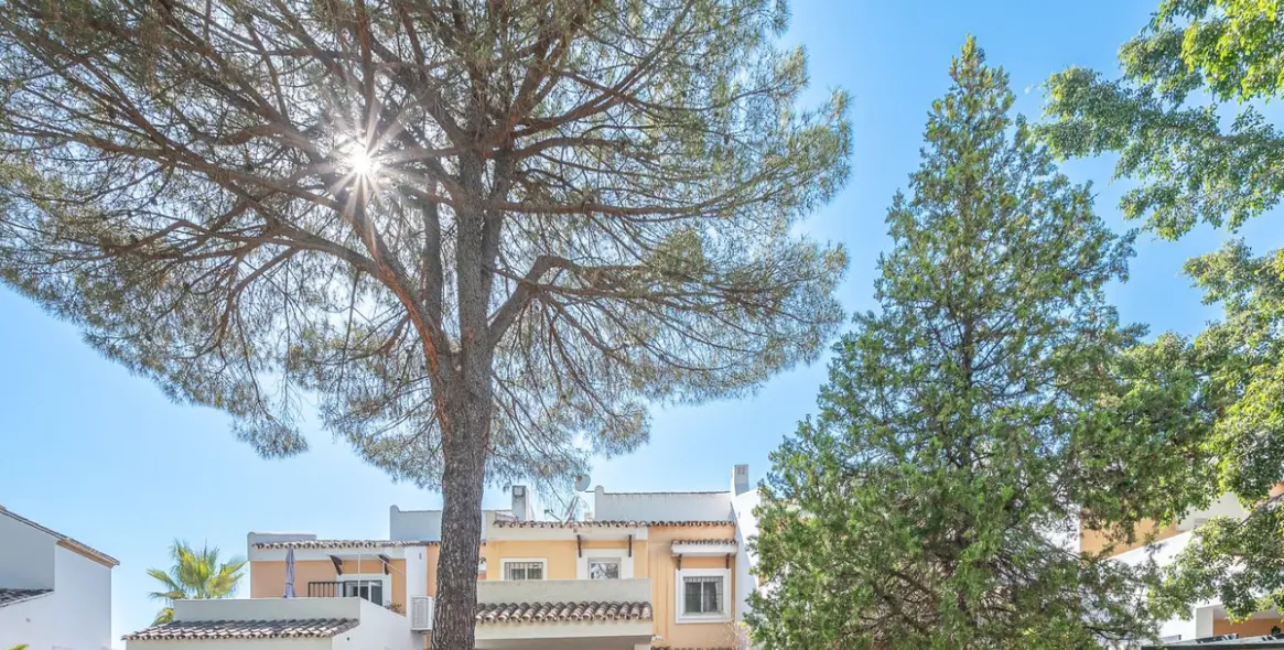 Sale of townhouse in Benahavís (district Benahavís) 1