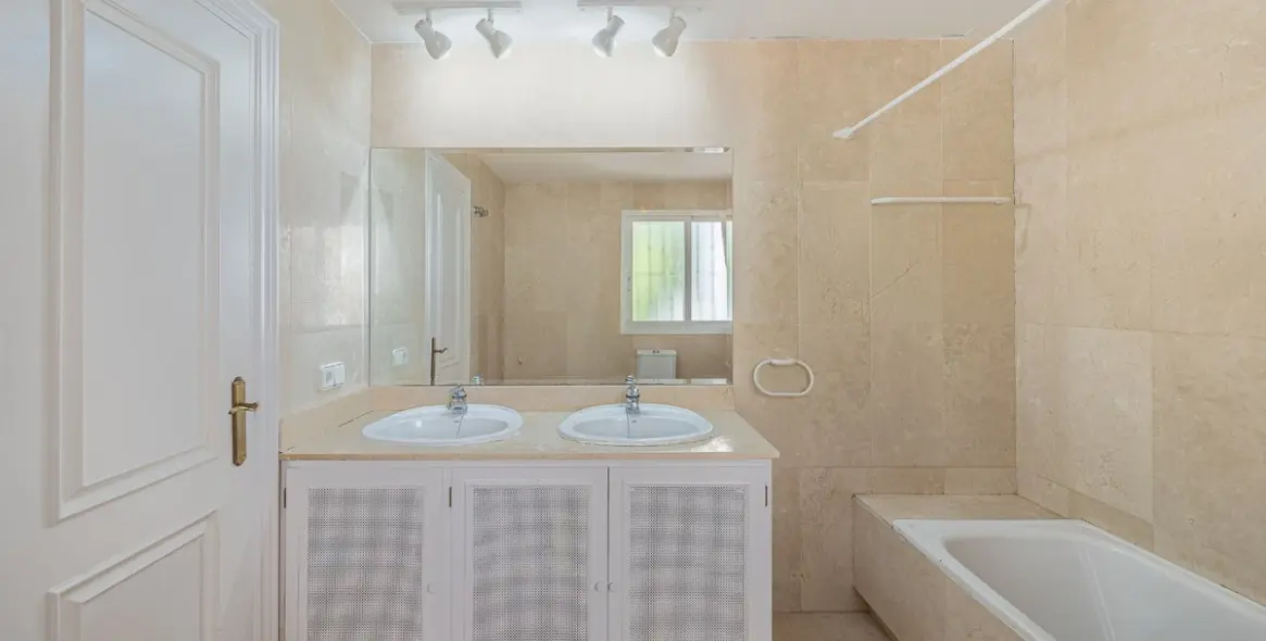 Sale of townhouse in Benahavís 19