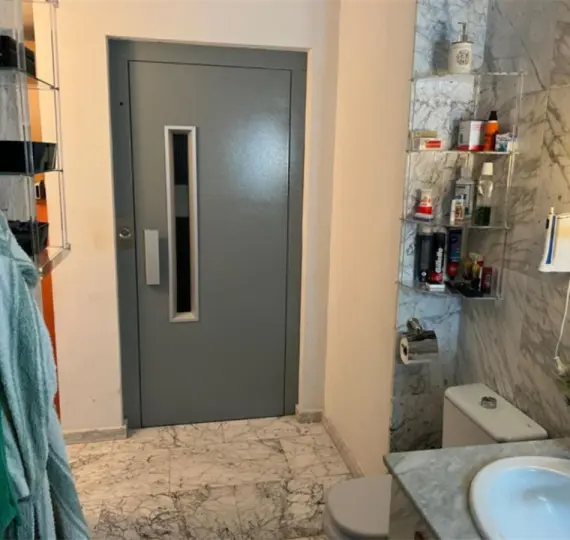 Дом на две семьи R4246420