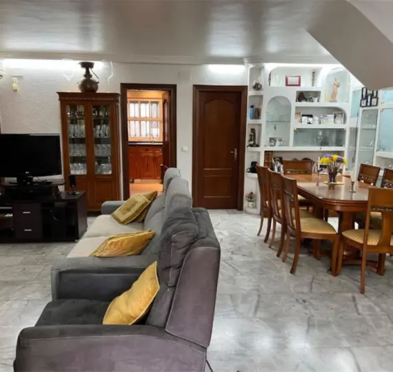 Дом на две семьи R4246420