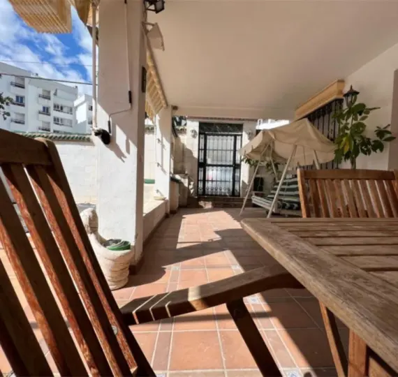 Дом на две семьи R4246420