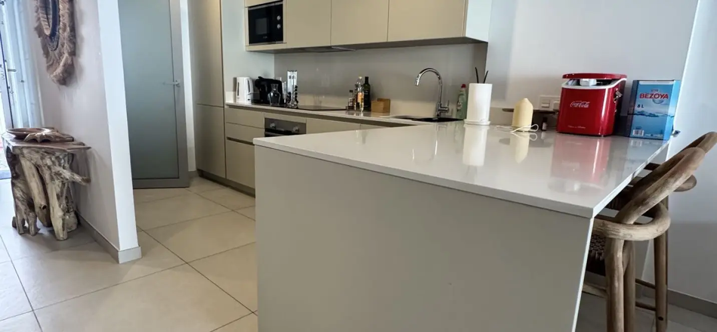 Venta de apartamento en planta media en Elviria 2