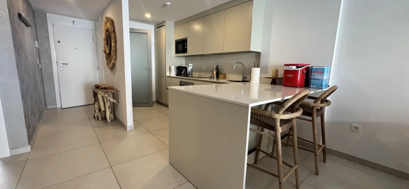 Venta de apartamento en planta media en Elviria 4