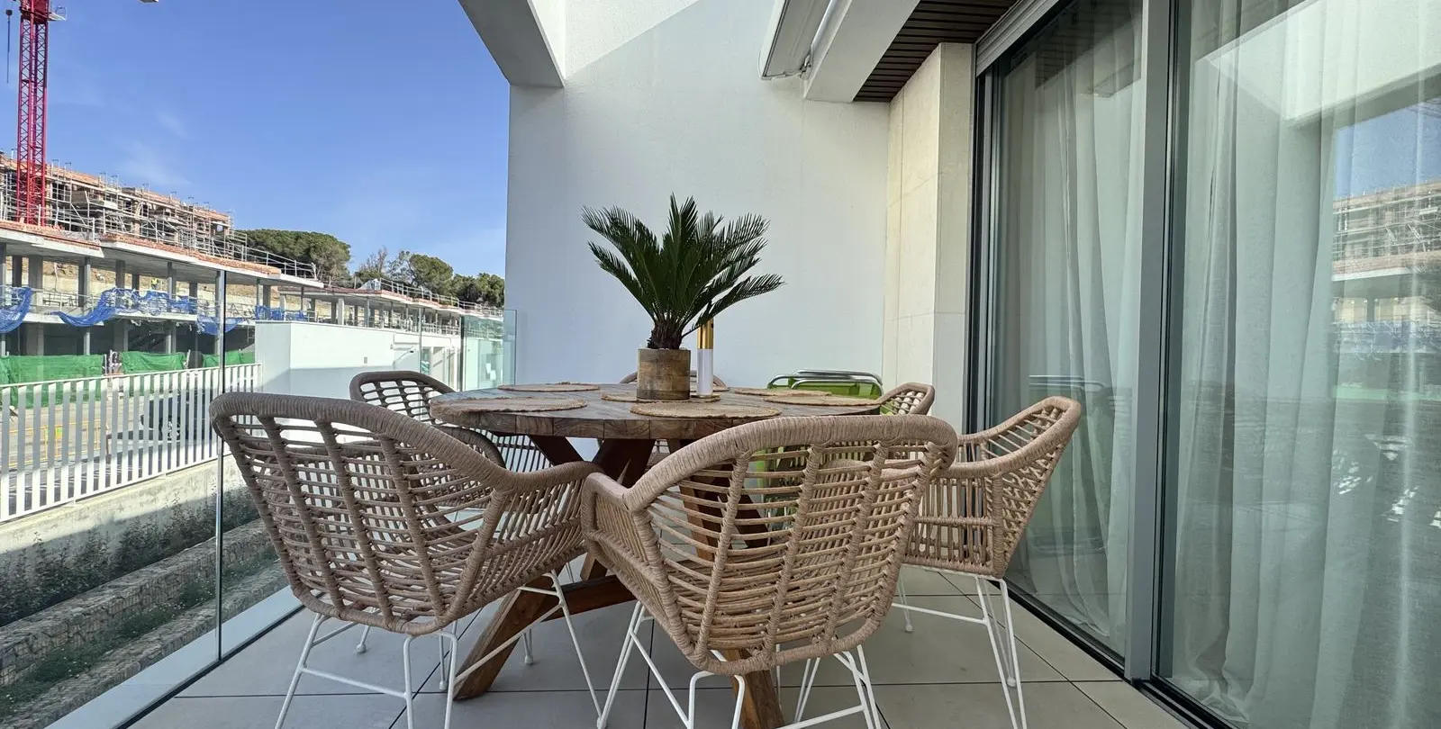 Venta de apartamento en planta media en Elviria 13