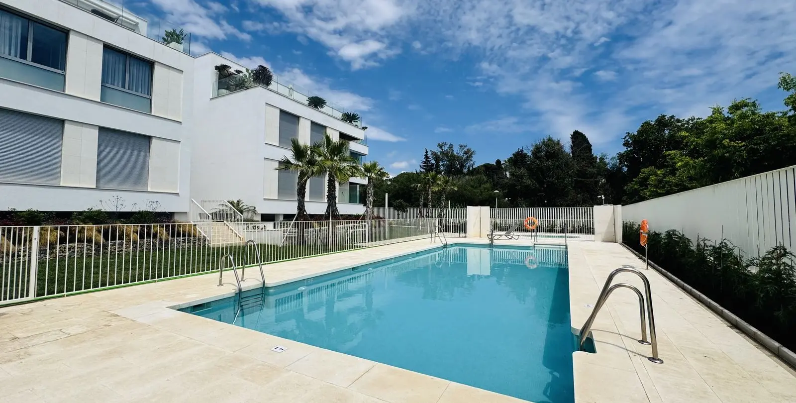 Venta de apartamento en planta media en Elviria 14