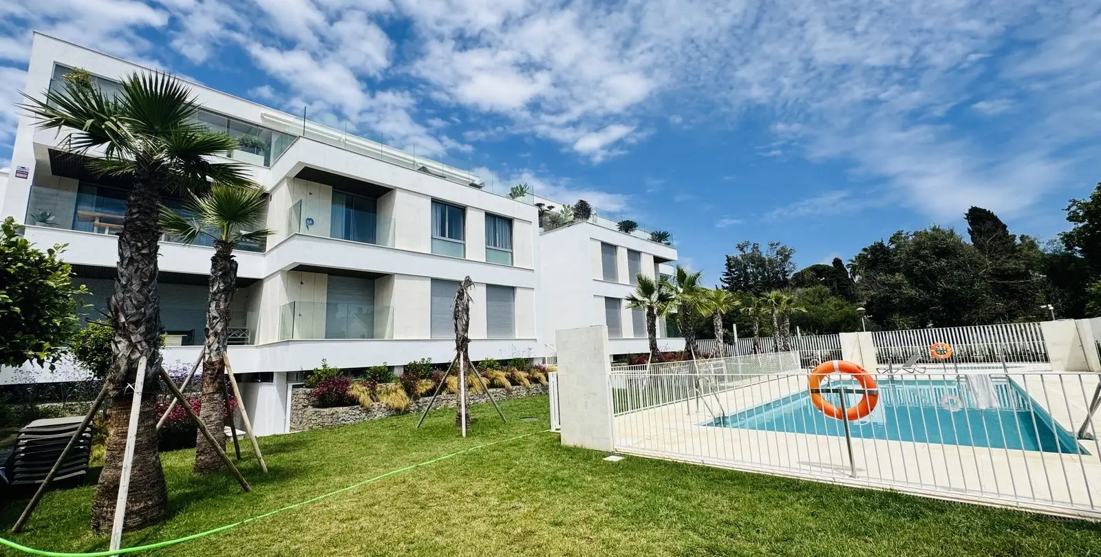Venta de apartamento en planta media en Elviria 15