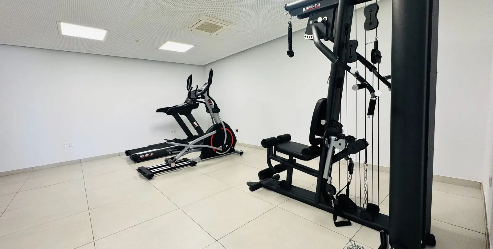 Venta de apartamento en planta media en Elviria 17