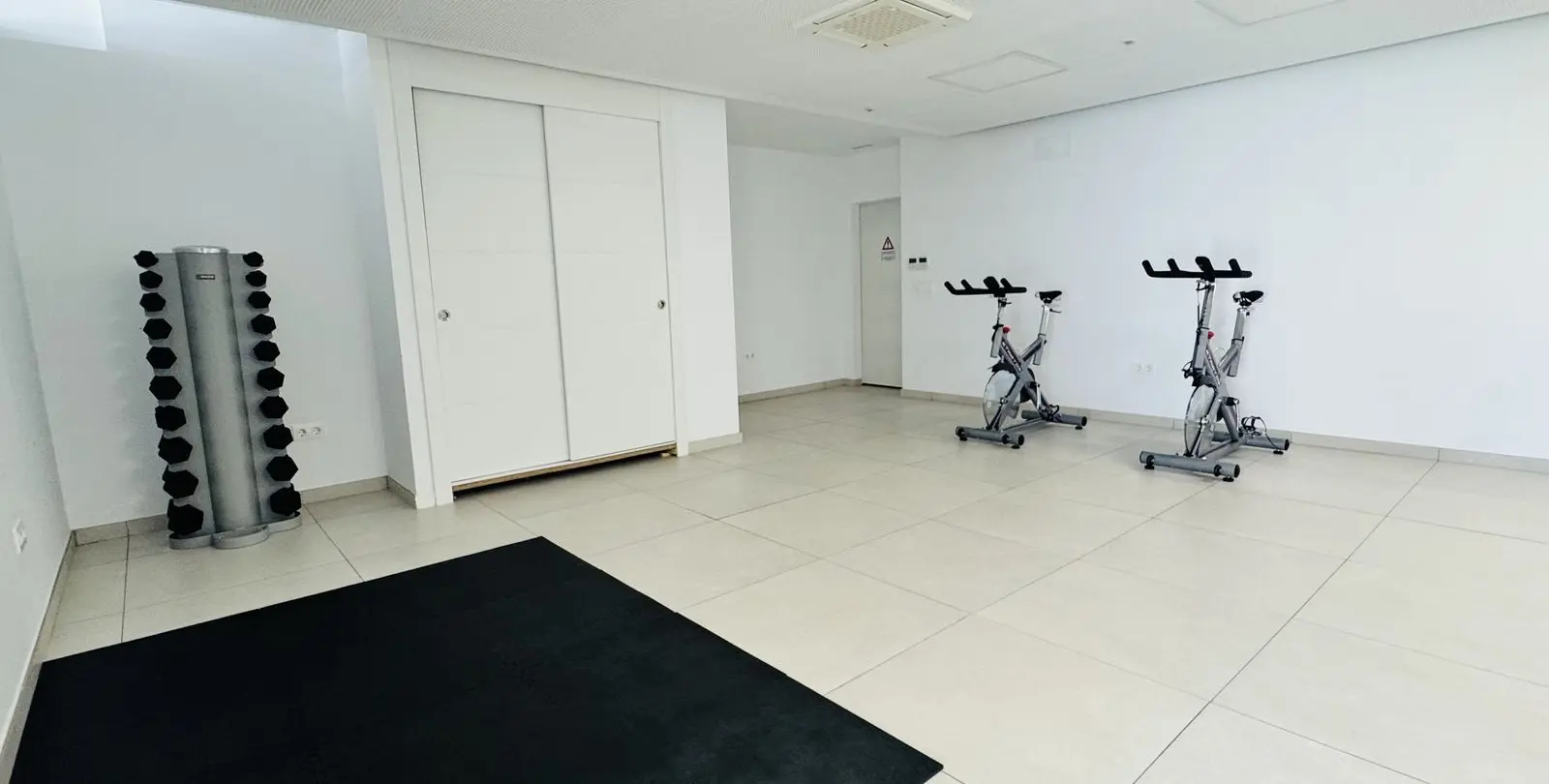 Venta de apartamento en planta media en Elviria 18