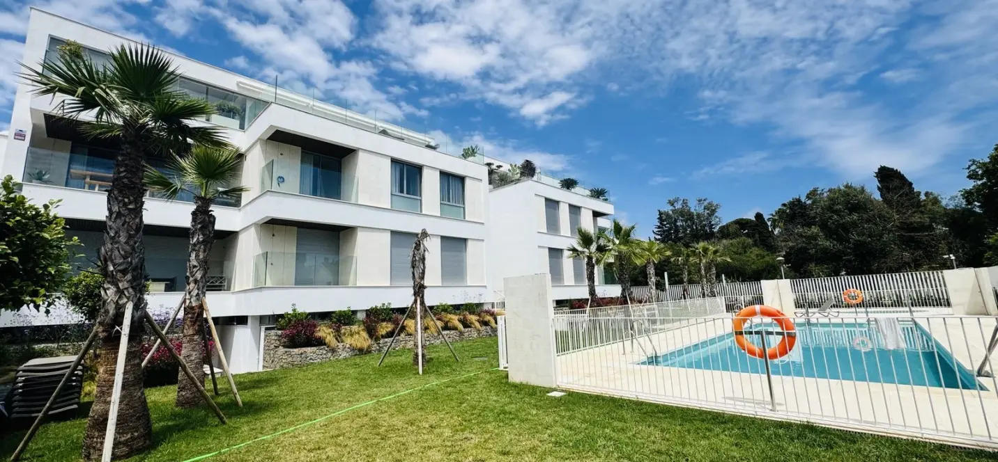 Sale of middle floor apartment in Elviria 1
