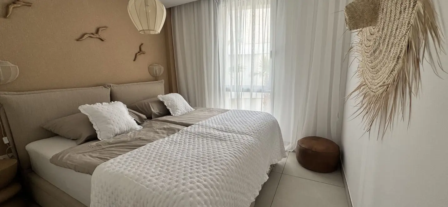 Sale of middle floor apartment in Elviria 3