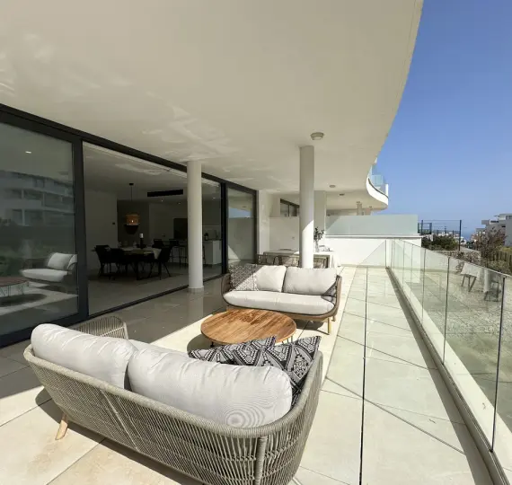 Продажа апартаментов на первом этаже в Higueron