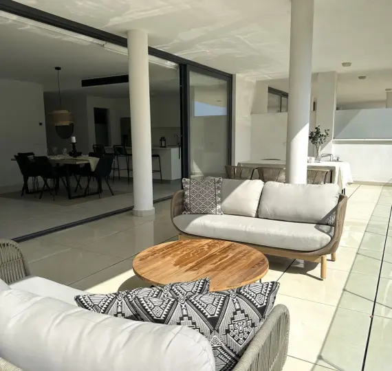 Продажа апартаментов на первом этаже в Higueron