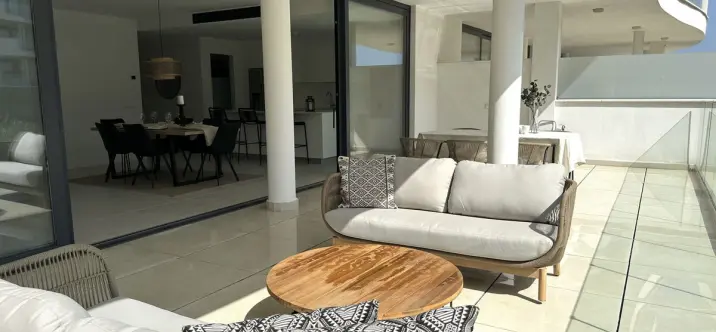 Продажа апартаментов на первом этаже в Higueron 3