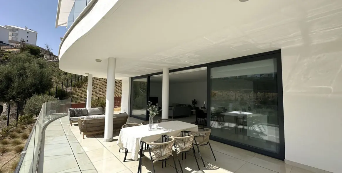 Продажа апартаментов на первом этаже в Higueron 5