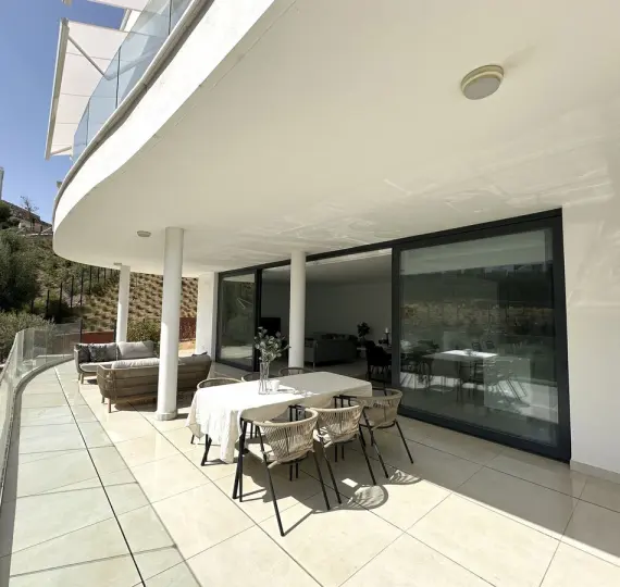 Продажа апартаментов на первом этаже в Higueron