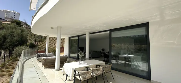 Продажа апартаментов на первом этаже в Higueron 4