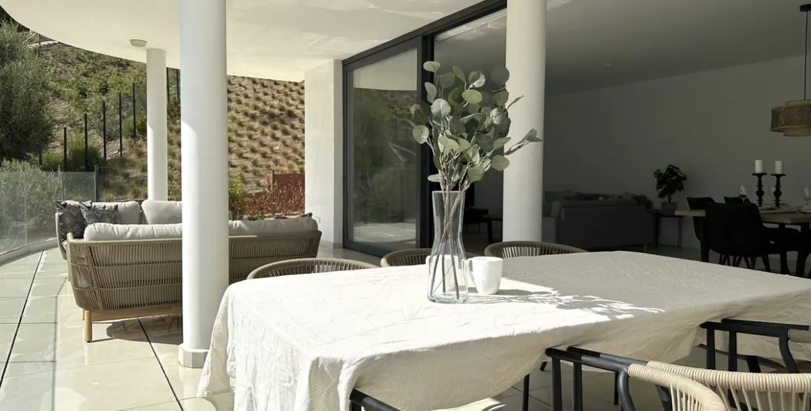 Продажа апартаментов на первом этаже в Higueron 6