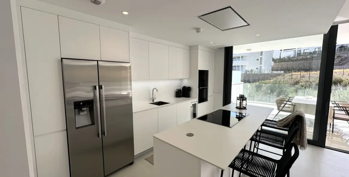 Продажа апартаментов на первом этаже в Higueron 8