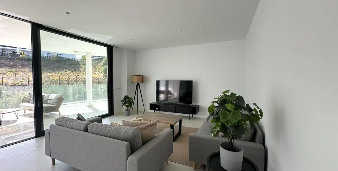 Продажа апартаментов на первом этаже в Higueron 16