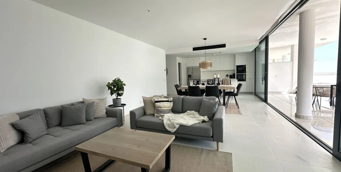 Продажа апартаментов на первом этаже в Higueron 17