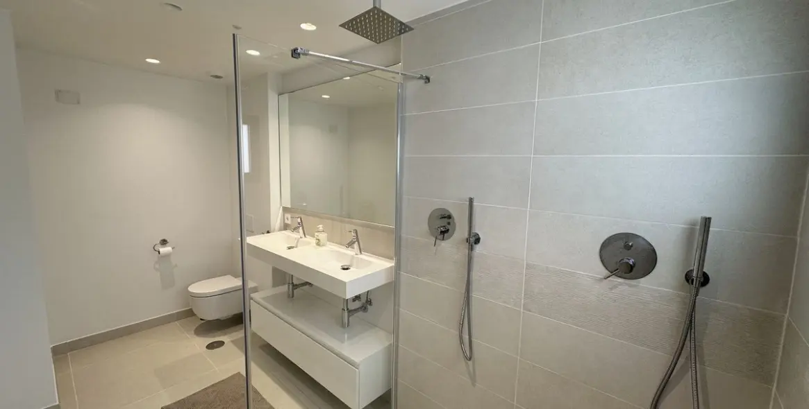 Sale of ground floor apartment in Higueron 25